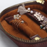 Boîte à bijoux carrée portable en cuir PU, organiseur de bijoux de voyage, étui à bijoux souple pour bagues, boucles d'oreilles, colliers, bracelets