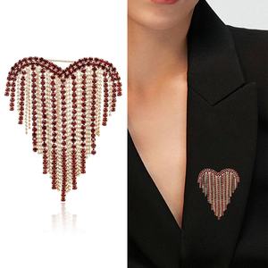 Broche de diseño creativo con borla y cadena, de alta gama, moderno y elegante, para cuello de traje de mujer - Product Image 5
