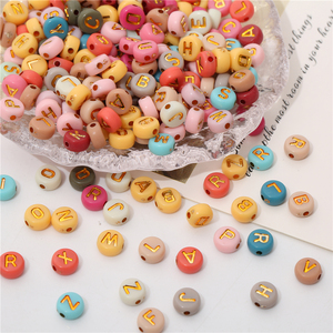 1000 cái/túi Hạt chữ cái acrylic tròn vuông nhiều màu vàng làm vòng cổ, vòng tay tự làm, bộ dụng cụ làm đồ trang sức - Product Image 4