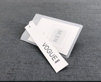 Plastiktüte Preis Hangtag Papiere tikett Speziell Papier geprägte folie rte UV Tech Custom ized Printing Kleidungs stück Tags Stoff Hangtag CMYK