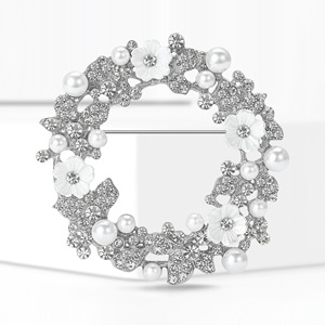 Broche Couronne de Noël en Perles, Alliage Plaqué Or, Strass Colorés, Design Perforé, Personnalisable, Luxe, pour Femme, Fiançailles, Fête - Product Image 1
