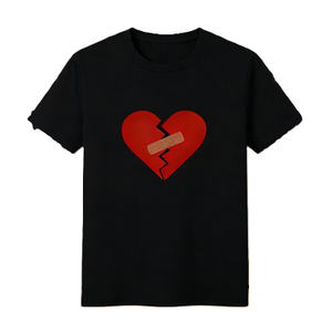 เสื้อยืดลายกราฟิก Broken Heart with Bandage, เสื้อยืดอารมณ์รักที่เจ็บปวดและเยียวยาใจ เสื้อยืดสตรีทแวร์แขนสั้นผ้าฝ้ายขนาดใหญ่พิเศษเสื้อลำลอง - Product Image 1