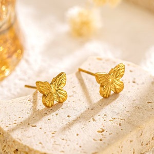 Collier Papillon Tendance en Acier Inoxydable Plaqué Or 18K – Bijou Papillon Simple pour Femme - Product Image 4