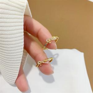 Anillo de Plata de Ley S925 con Microincrustaciones de Lazo de Mariposa para Mujer, Anillos Finos de Lujo de Alta Gama con Índice Dorado - Product Image 4