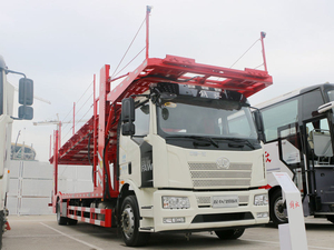 Camion transporteur de voitures FAW 220HP 4X2 Diesel Manuel Neuf, transporteur de voitures, camion transporteur de remorques 4-6, solution logistique de transport de voitures d'occasion - Product Image 2