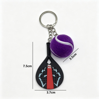 Porte-clés personnalisables en caoutchouc en forme de raquette de padel avec balles de 3,5 cm, logo de club OEM, pour breloques de sac, cadeaux, vente en gros d'usine, faible MOQ
