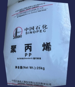 Gránulos de polipropileno de pellets de rafia de alto rendimiento Sinopec F5606 materia prima plástica para película BOPP con buen precio - Product Image 1