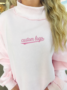 Sudadera Premium para Mujer con Cuello Alto, Logotipo Personalizado Bordado, Estilo Holgado, Mezcla de Algodón Suave, Top Informal para Uso Diario - Product Image 3