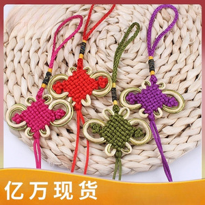 Nudo de la Fortuna con Borde Dorado de 5.5cm x 3.5cm, Colgante de Nudo Chino Rojo con Borla Decorativa - Product Image 3