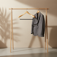 Cintres en bois d'érable de haute qualité, personnalisés pour costumes et manteaux masculins, cintres de luxe floqués pour magasins de vêtements et armoires, durables