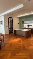 Parquet en bois d'ingénierie à motif chevron en padauk africain