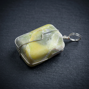 Fournisseur et grossiste de pendentifs classiques en fil serpentin |   Bijoux unisexes en cristal et strass - Product Image 3