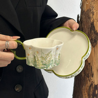 Vente en gros d'usine, tasses et assiettes en céramique iris violettes de haute qualité, ensemble rétro, luxe léger, cadeau d'affaires, tasse à café de haute beauté