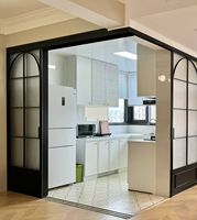Porte coulissante en aluminium à cadre fin suspendu, style moderne intérieur, avec rail dissimulé synchronisé, sans encadrement au sol, pour villas