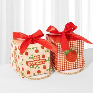 Caja de papel de embalaje de regalo con diseño de fresa portátil <span class=keywords><strong>Becan</strong></span> para bolso caja de regalo de cumpleaños de recuerdo de San Valentín - Product Image 2