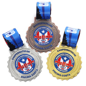 Medaglia Sportiva Personalizzata in Oro, Argento e Bronzo con Logo in Smalto Morbido e Scritta in Spagnolo, con Nastro Promozionale - Product Image 1