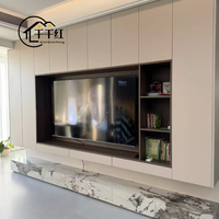Meuble TV moderne blanc avec foyer intégré, meuble de rangement de luxe pour salon avec table basse, mobilier de maison pour acheteurs internationaux
