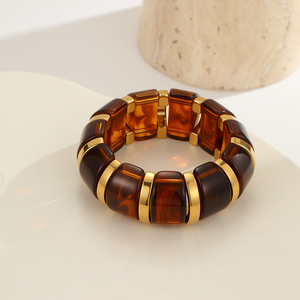 Bracelet élastique en résine vintage teintée irrégulière - Anneau de main luxueux au look haut de gamme - Product Image 3