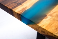 Bureau de direction au design contemporain en noyer noir nord-américain et résine, pour usage domestique et professionnel, assemblage requis