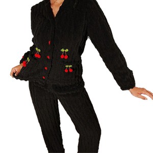 Ensemble de pyjama en polaire duveteux pour femmes, broderie cerise, boutonné, manches longues, vêtements de détente, ensemble de vêtements de nuit - Product Image 4