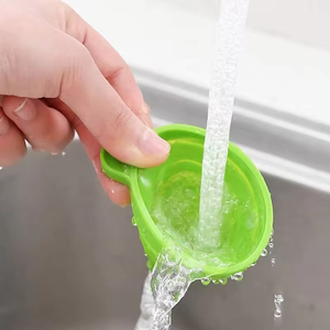 Entonnoir pliable en silicone de qualité alimentaire, écologique, facile à plier, design classique, pour le transfert d'eau, d'huile et de liquides - Product Image 6