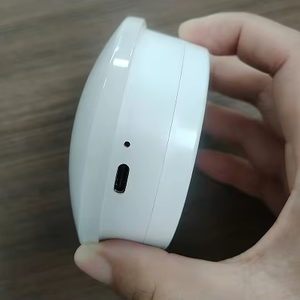 Lámpara de Mesa LED Recargable con Control Remoto, Luz LED PUCK, Luz Cálida y Cambio de Color RGB - Product Image 3