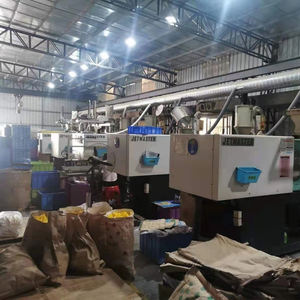 Machine de moulage plastique de 750 tonnes avec plateau extensible pour la fabrication de meubles et de chaises - Product Image 3