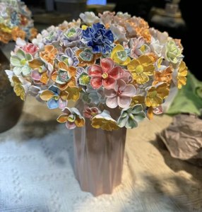 Vaso Decorativo in Ceramica Artigianale ad Alta Temperatura con Finitura Opaca Stile Crema per Fiori Artificiali - Product Image 1