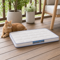 Coussin pour chat avec surface rembourrée et matelassée pour espaces extérieurs ombragés