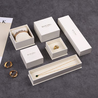 Boîte d'emballage cadeau en carton beige de luxe avec logo personnalisé Boyang pour bracelet, bracelet, bijoux, emballage en papier