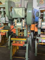Presse mécanique inclinable à cadre ouvert J23-10T de 10 tonnes, machine de poinçonnage de métaux à cadre en C, avec moteur 220V/380V et pompe, matériel inclus