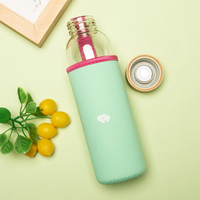 Bouteille d'eau en verre 500 ml, très populaire, avec manchon coloré et bouchon en bambou, idéale pour le voyage et le camping, compatible lave-vaisselle et micro-ondes