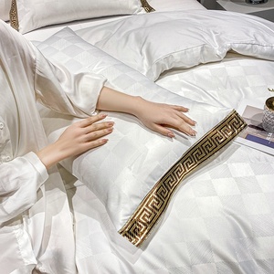 Set di biancheria da letto in Jacquard per la casa da 4 pezzi con fodera in cotone con imbottitura in poliestere - Product Image 3