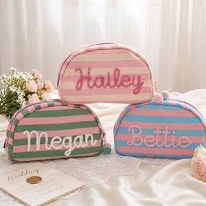 Sac de maquillage personnalisé en polyester avec nom brodé à la main, coquillage coloré, printemps et été - Product Image 3