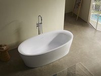 Baignoire autoportante en acrylique ovale moderne avec ensemble d'accessoires de salle de bain pour la maison et l'hôtel