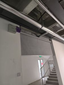 Tissu en fibre de verre ignifuge, tissu ignifuge <span class=keywords><strong>enduit</strong></span>, rideau flexible anti-fumée, livraison rapide, exécution ponctuelle - Product Image 1