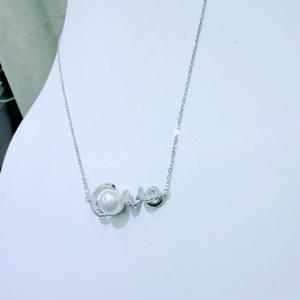 Colgante de Plata Pura con Perla de Agua Dulce Natural de 7.5-8mm, Diseño de Lujo, Perla de Agua Dulce Impecable de 7.5-8mm - Product Image 2