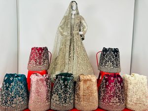 Epaules de mariée gracieuses et Lehengas en velours avec broderie détaillée-L'élégance intemporelle des adultes - Product Image 3