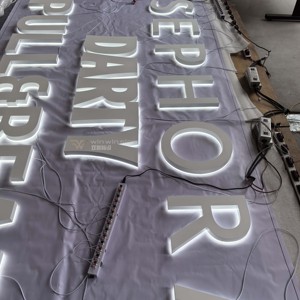 Plaque signalétique LED personnalisée |   Lettres rétroéclairées en acier inoxydable 304 de précision pour usage intérieur, <span class=keywords><strong>peinture</strong></span> blanche, avec base en <span class=keywords><strong>acrylique</strong></span> - Product Image 3