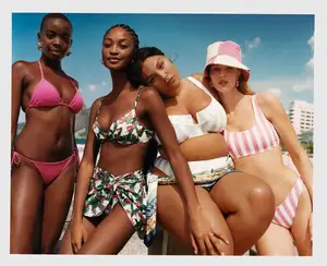Bikini con logotipo de estilo personalizado de fábrica, traje de baño Bandeau de colores con diseño de fabricante 2024, conjunto de traje de baño de cintura alta para mujer
