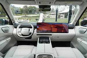 <span class=keywords><strong>Llink</strong></span> & Co 900 UAE 2025 Lynk & Co 900 Hybride Rechargeable Lync SUV Grand Format 5 Portes 6 Places Électrique Lynk & Co 900 - Product Image 2