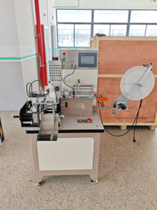 Machine automatique à grande vitesse informatisée PLC pour la découpe et le pliage ultrasonique d'étiquettes tissées pour vêtements, en nylon, taffetas, Jingda - Product Image 3