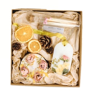 LunaLith Vente en gros de bougies parfumées de luxe en cire de soja, coffret cadeau, cadeaux d'affaires faits à la main personnalisés pour la Saint-Valentin et Diwali, grand format - Product Image 6