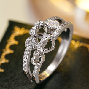 Anello Traforato a Forma di Cuore, Design Romantico per Donne - Product Image 2