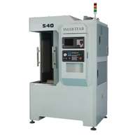 Guangdong Hochleistungs-CNC-Fräser Vertikale Metall form maschine zum Fräsen Gravur BT30 Spindel 220V Automatik