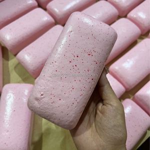 ของเล่นบีบลดความเครียดรูปเค้กสตรอว์เบอร์รี่สีชมพูขนาดเล็กน่ารัก กลิ่นหอม ฟื้นตัวช้า วัสดุ PU ของเล่นบีบคลายเครียด - Product Image 4