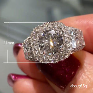 Anello da Donna F958 in Oro Bianco con Diamante Naturale Taglio Brillante Rotondo Colore D, Design Halo per Fidanzamento - Product Image 5