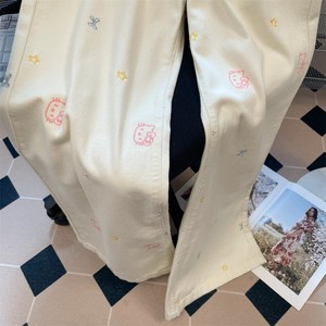 Los pantalones de mezclilla blancos en stock son imprescindibles para <span class=keywords><strong>las</strong></span> chicas dulces decoradas con elementos coloridos de dibujos animados que desbloquean la nueva tendencia Linda - Product Image 5