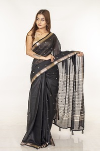 Elegante Sari Tradicional de Seda con Bordado Dorado Detallado, Ropa Étnica Clásica para Bodas, Fiestas y Eventos Especiales - Product Image 3