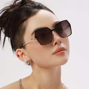 Nouvelles lunettes de soleil polarisées carrées pour femmes, protection UV400, monture en métal TR, verres TAC, couleur noire, style conduite en extérieur et pêche - Product Image 3